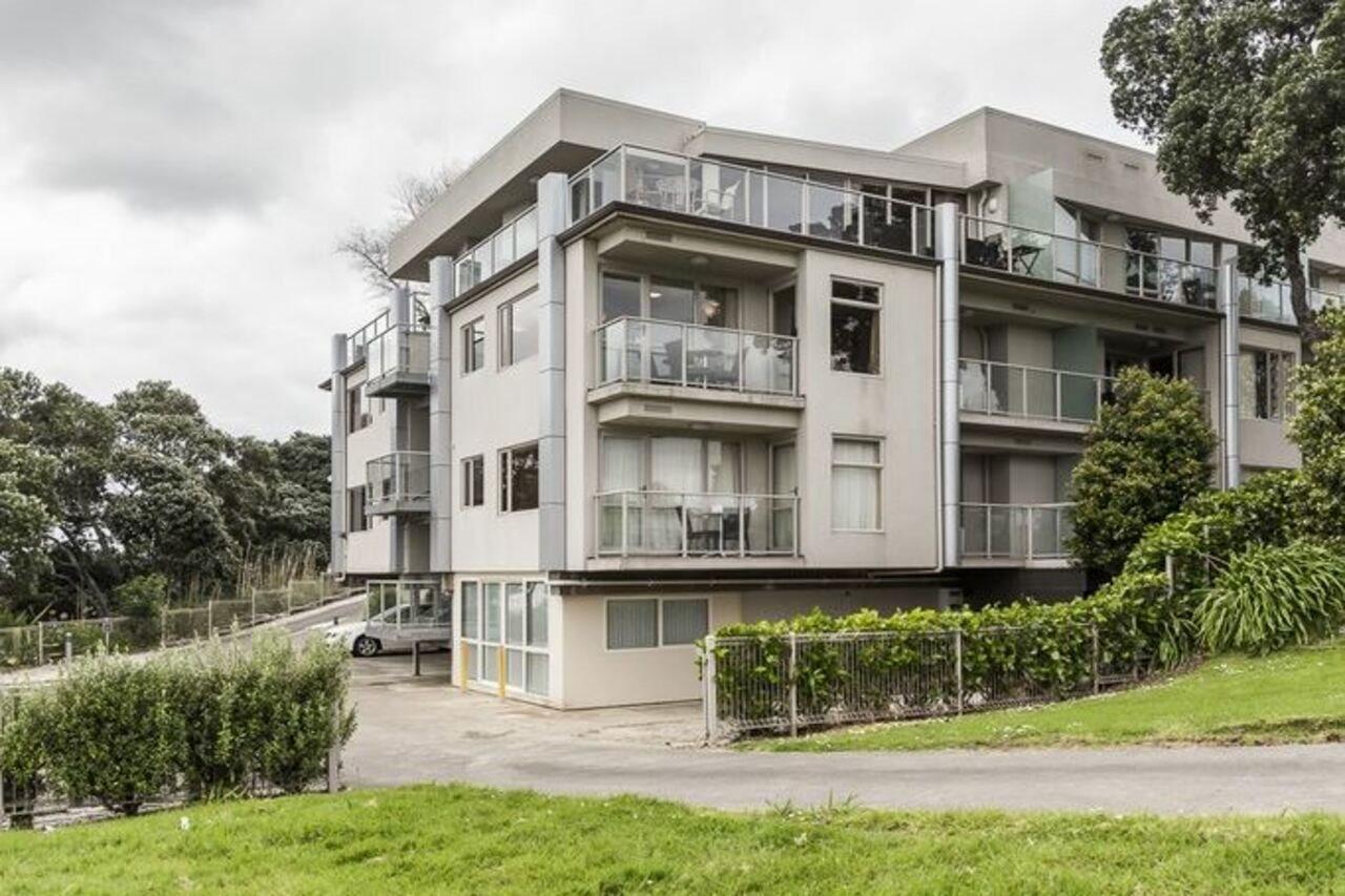 Vr Takapuna Auckland Dış mekan fotoğraf Apartments in the suburb of Remuera, Auckland