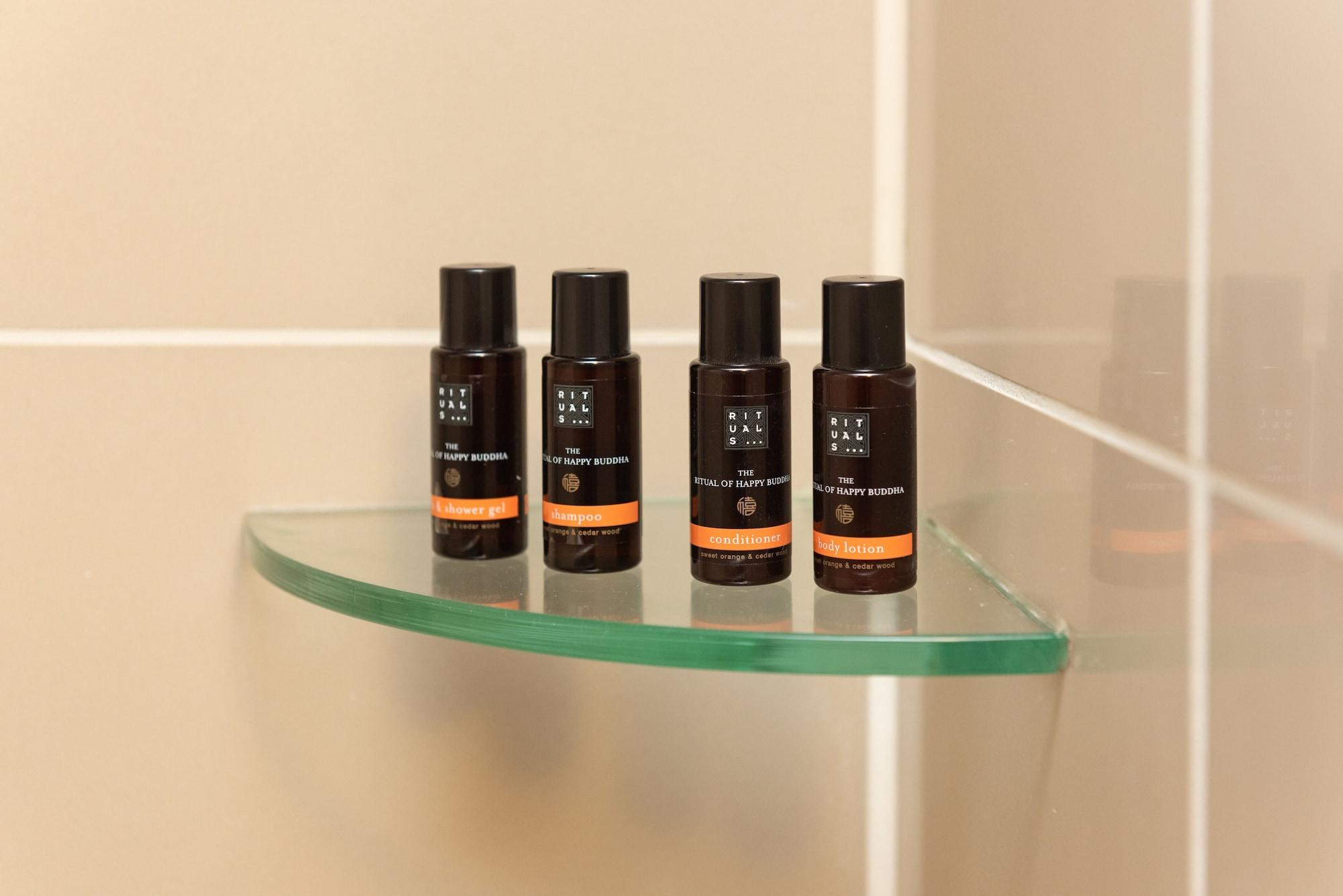 Vr Takapuna Auckland Dış mekan fotoğraf A selection of the hotel's branded toiletries
