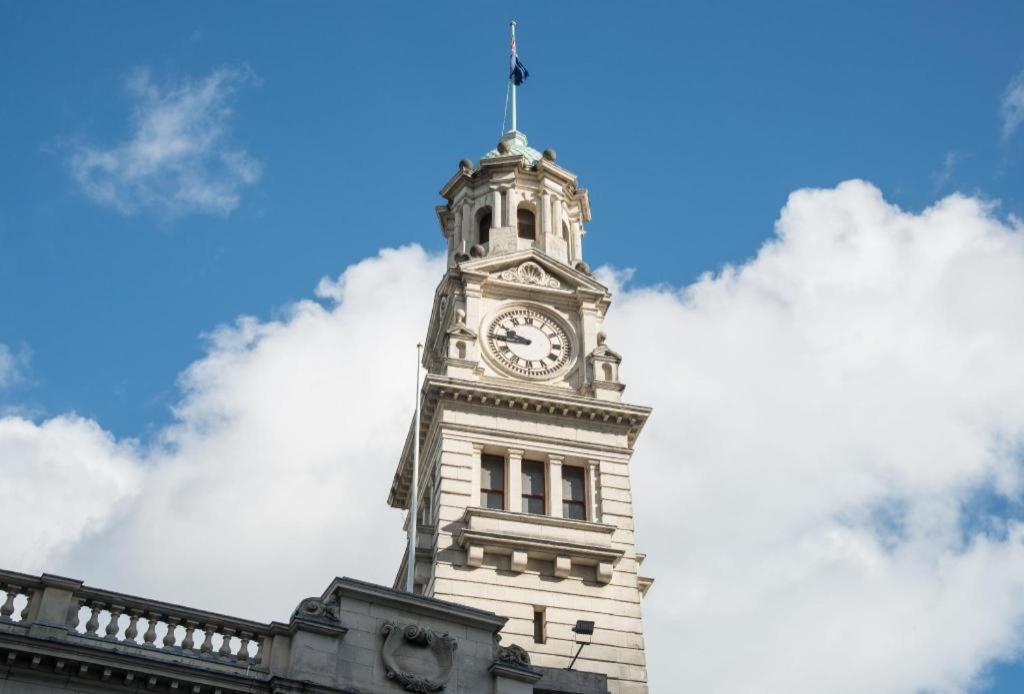 Vr Takapuna Auckland Dış mekan fotoğraf The clock tower