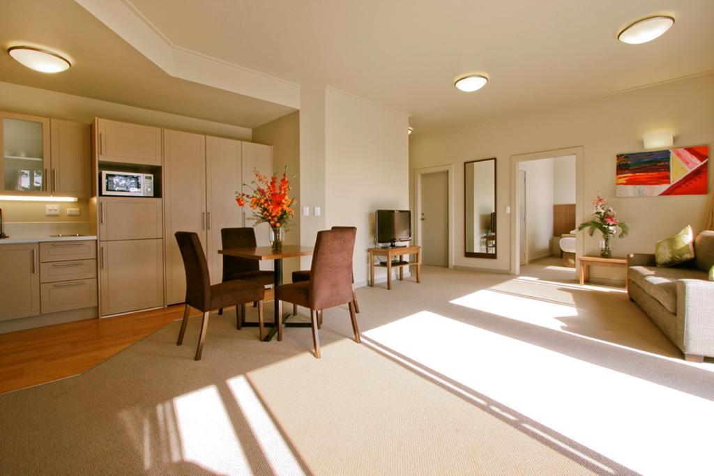 Vr Takapuna Auckland Dış mekan fotoğraf A typical apartment at the Arbour Oaks retirement village