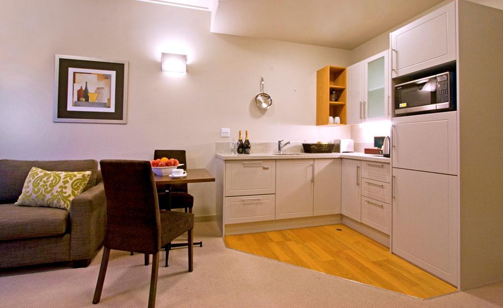 Vr Takapuna Auckland Dış mekan fotoğraf A typical apartment at the Village