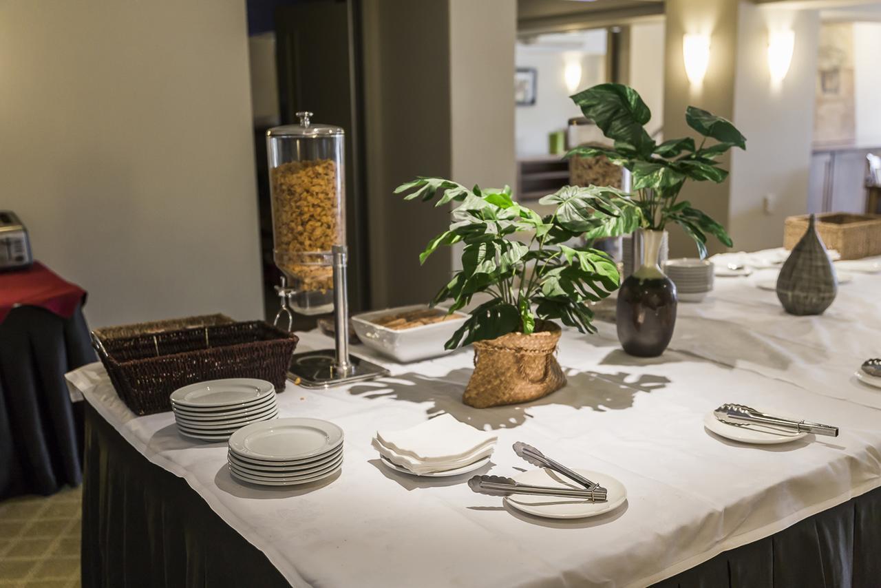 Vr Takapuna Auckland Dış mekan fotoğraf A buffet table